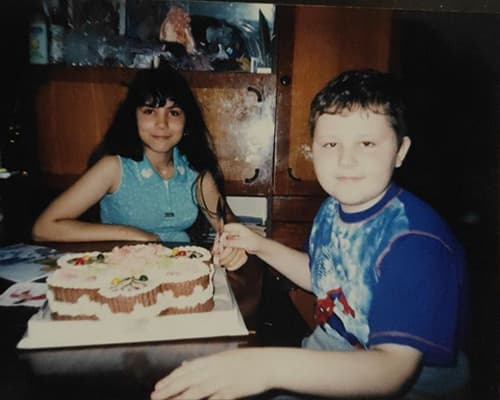 Будинок, де авторка з братом Миколою виросли.