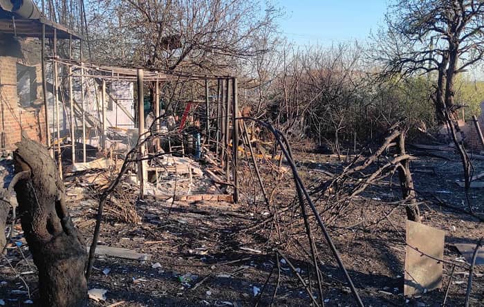 Подвір'я після окупації.