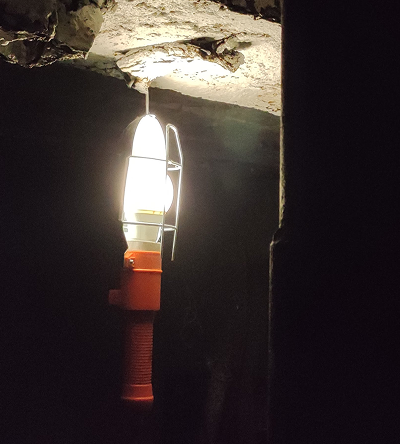 Підвал. Світло там було.